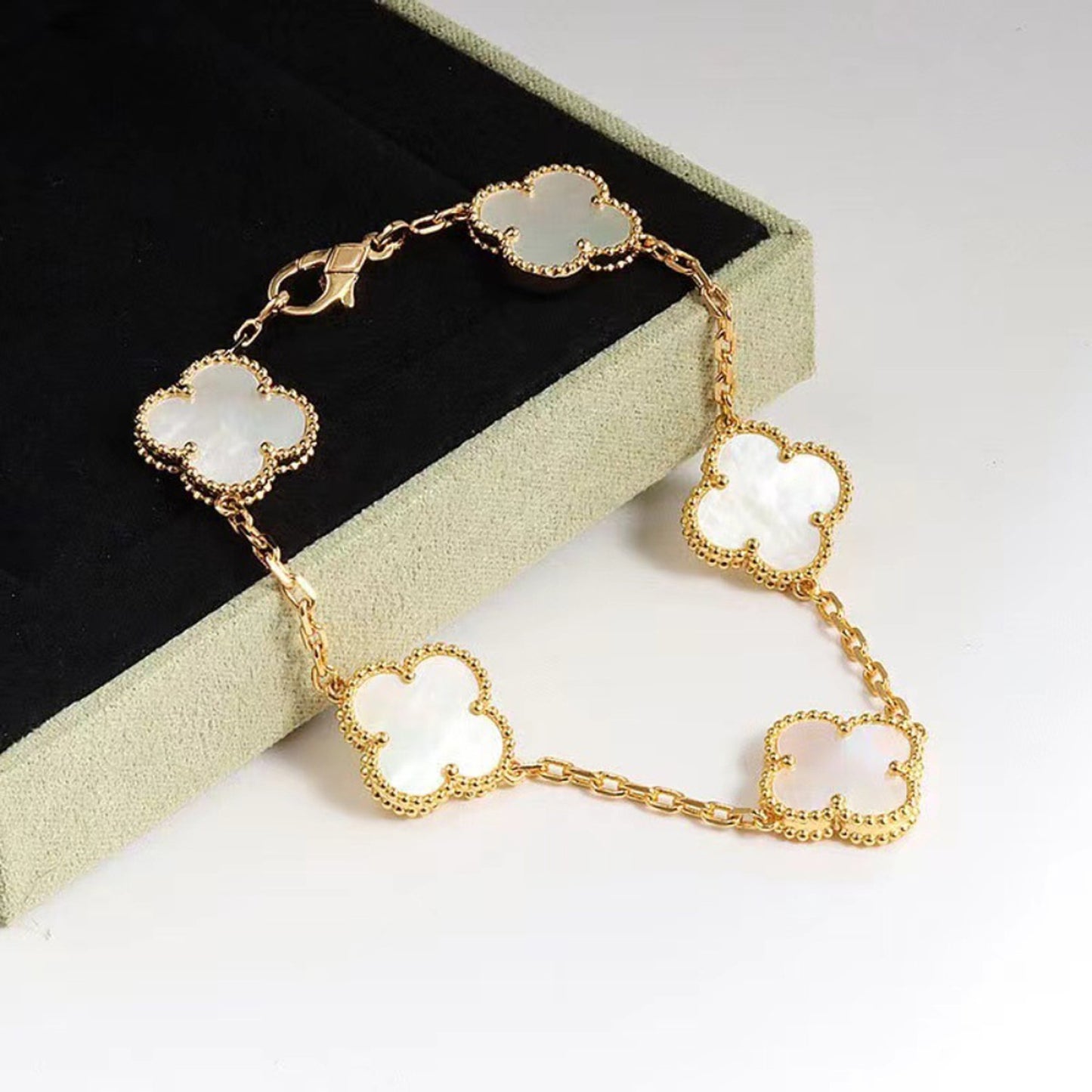 Vintage Clover Bracelet 5 Motifs for Woman