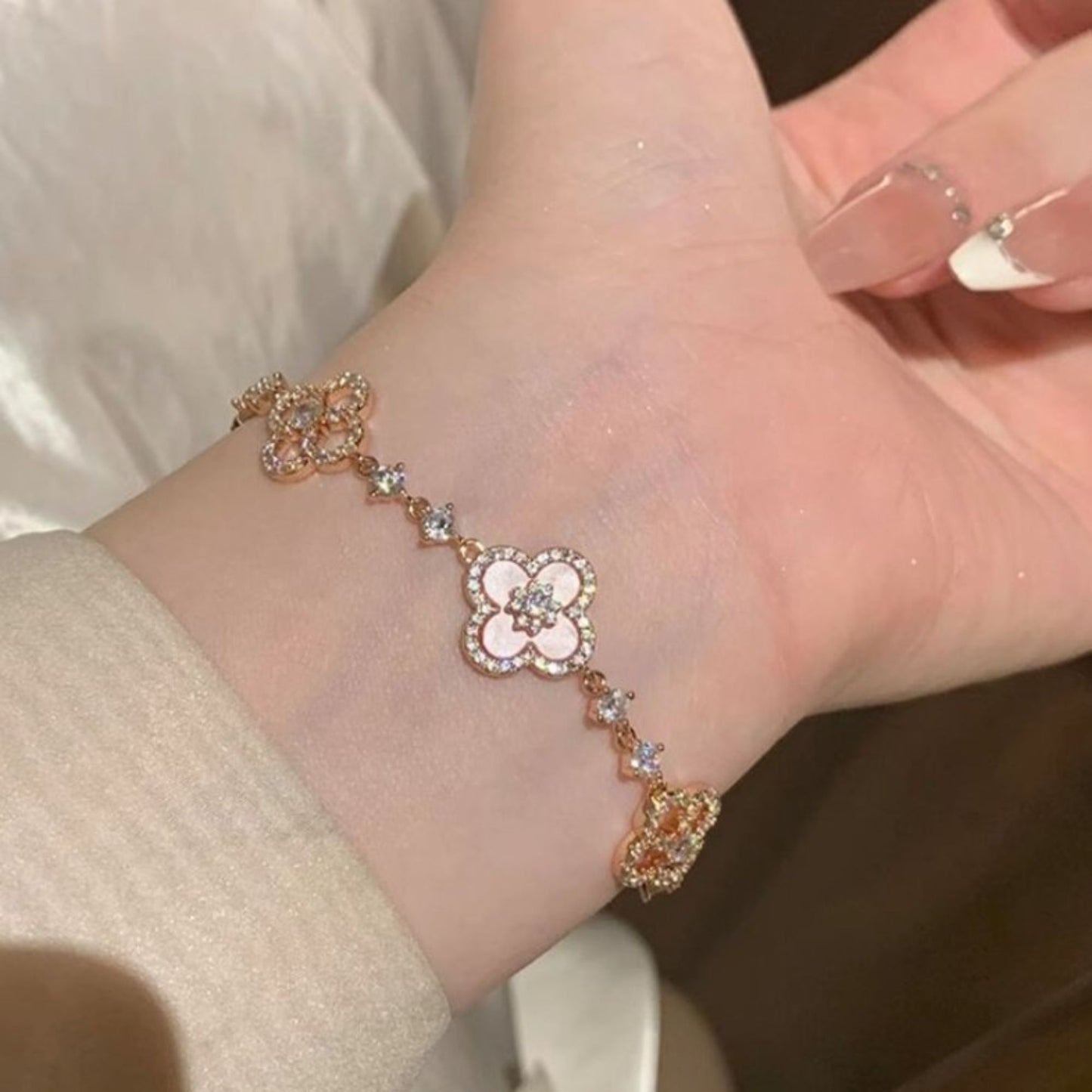 Vintage Clover Bracelet Pink Shell With Micro-Inlaid Zircon Hollow High-End Luxury Hand Jewelry For Women