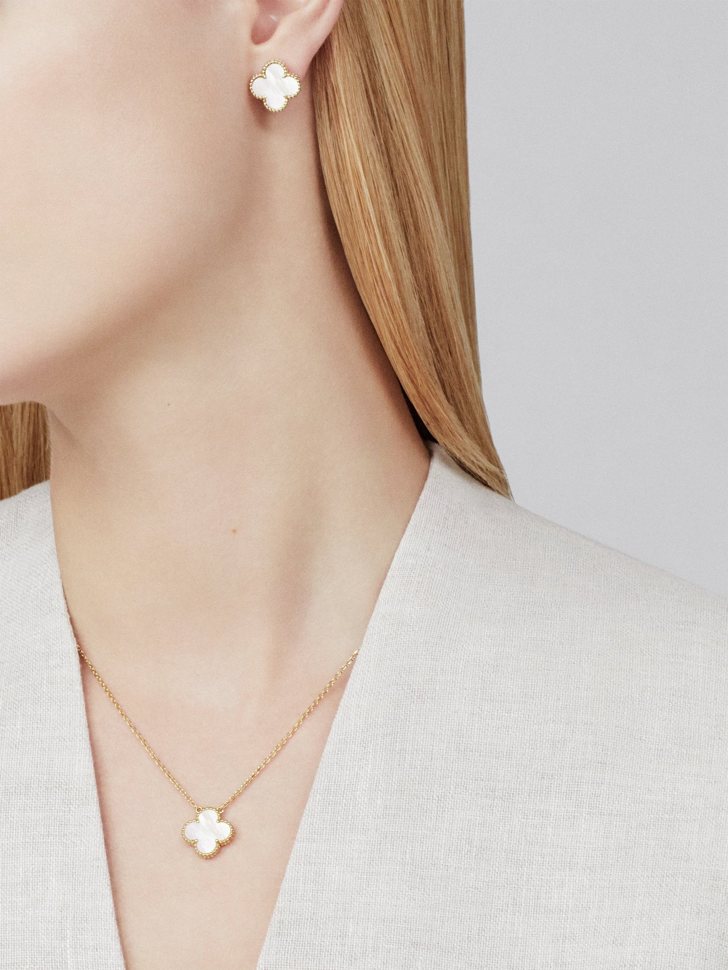 18K Pendant Clover Necklace