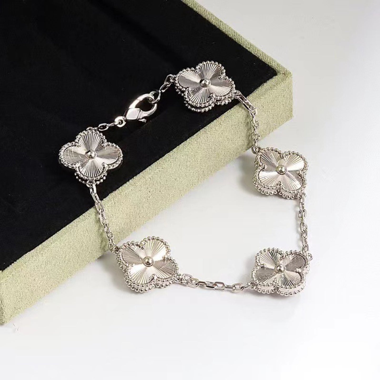 Vintage Clover Bracelet 5 Motifs for Woman