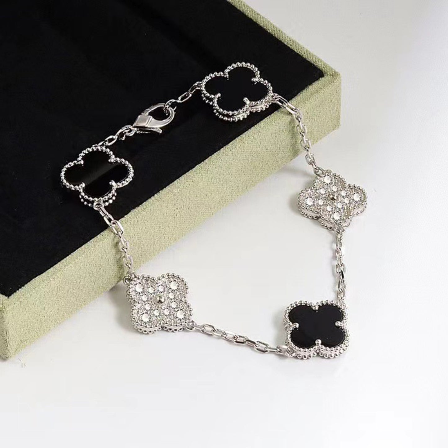 Vintage Clover Bracelet 5 Motifs for Woman