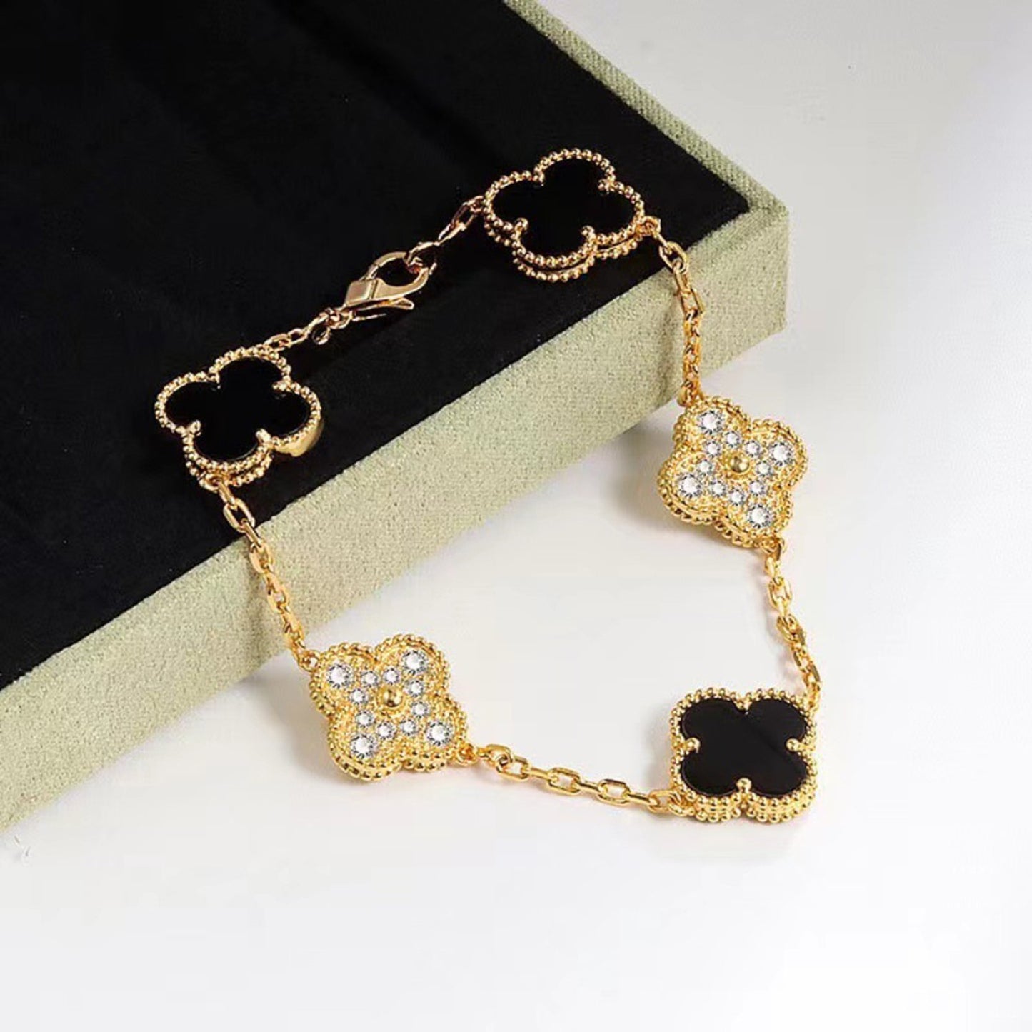 Vintage Clover Bracelet 5 Motifs for Woman